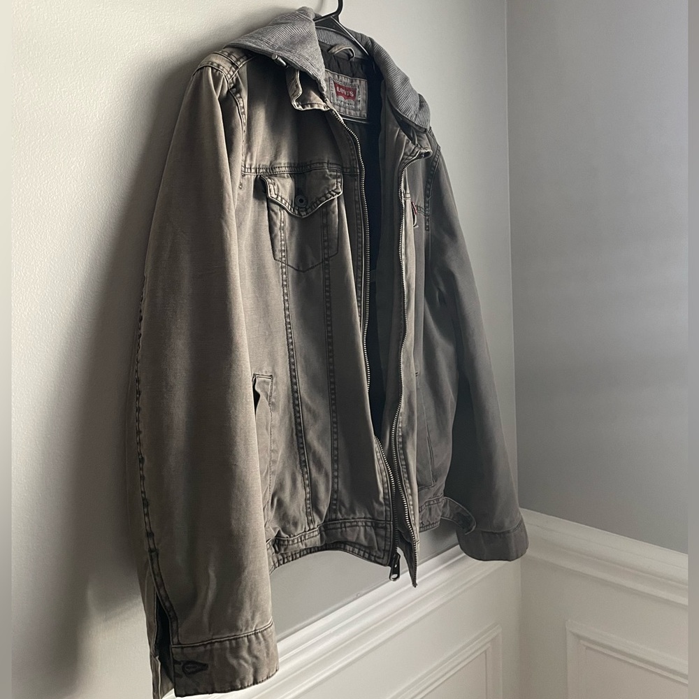 Levi Strauss Hooded Heavy Duty Jacket Size Men's Medium (missing buttons)